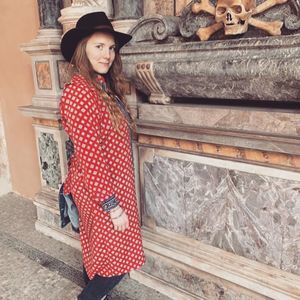 Meet your Posher, Elizabeth